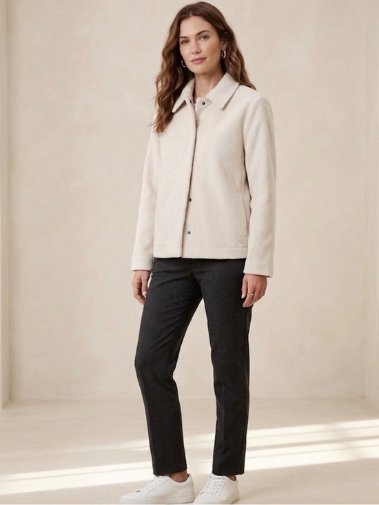 Banana Republic Jackets & Blazers - Banana Republic women’s size medium cream snap jacket.  NWT Great